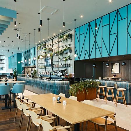 Courtyard By Marriott London Gatwick Airport Hotel Crawley  Bagian luar foto