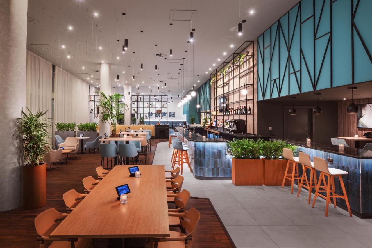 Courtyard By Marriott London Gatwick Airport Hotel Crawley  Bagian luar foto