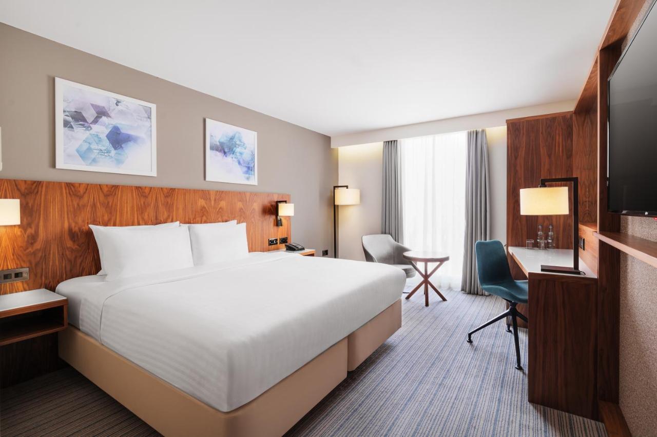 Courtyard By Marriott London Gatwick Airport Hotel Crawley  Bagian luar foto