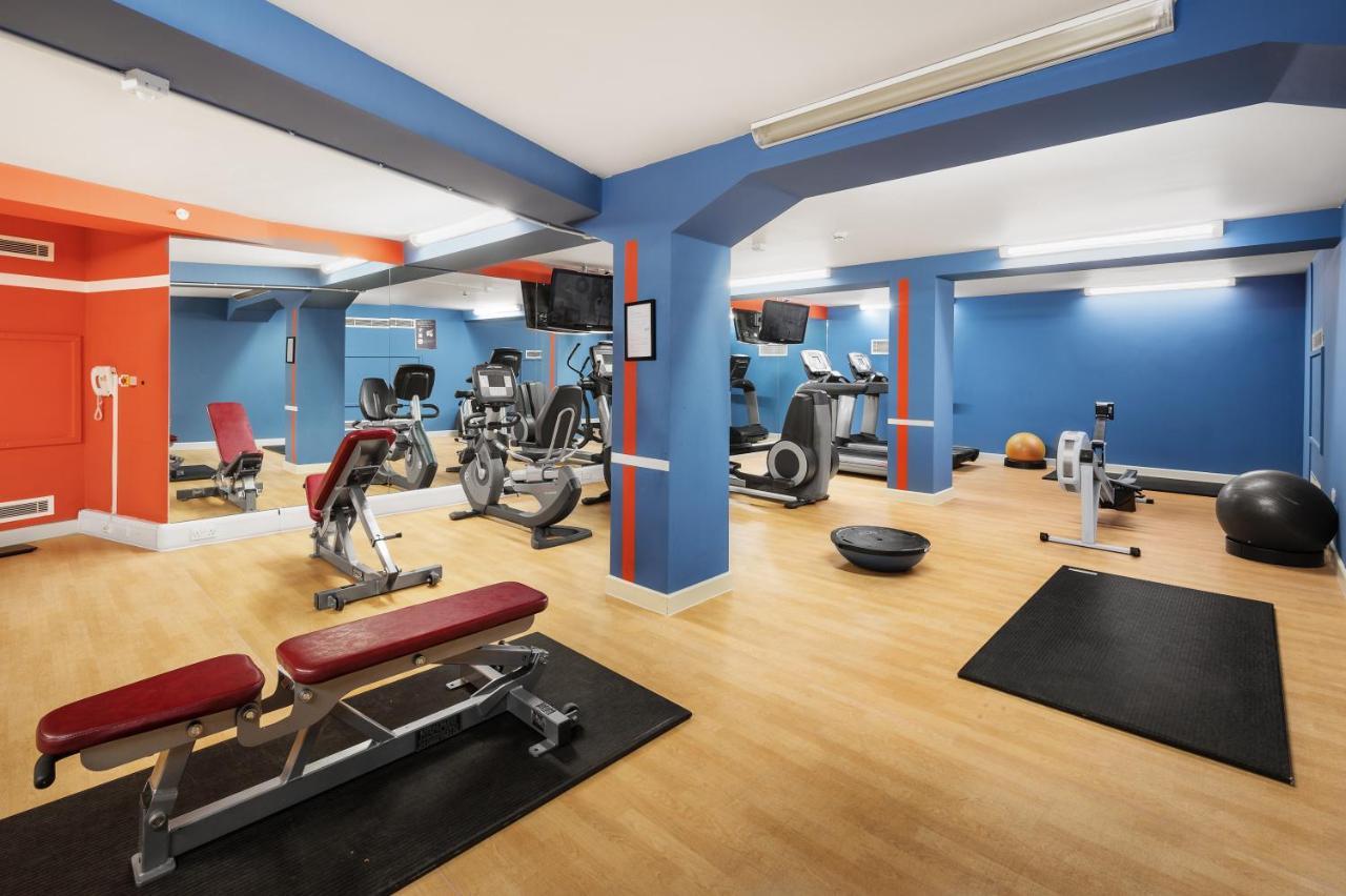 Courtyard By Marriott London Gatwick Airport Hotel Crawley  Bagian luar foto