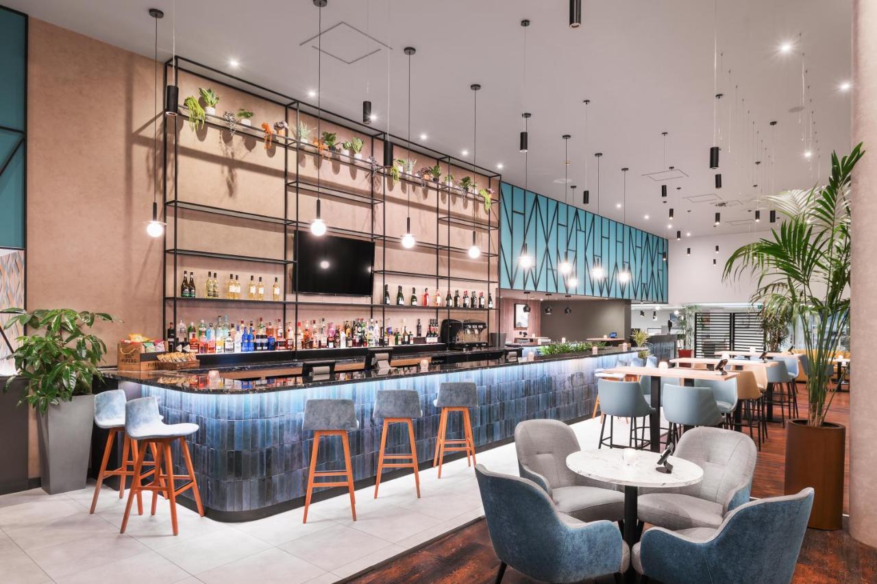 Courtyard By Marriott London Gatwick Airport Hotel Crawley  Bagian luar foto