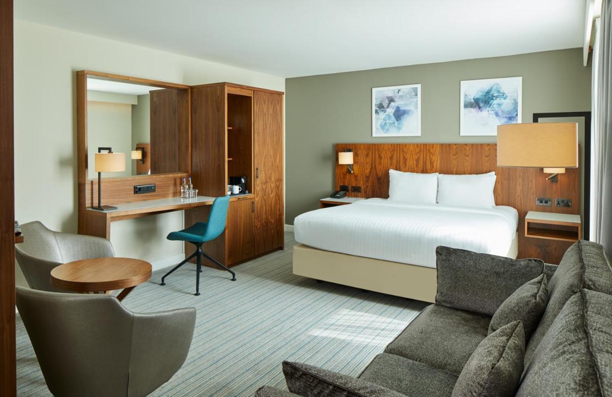 Courtyard By Marriott London Gatwick Airport Hotel Crawley  Bagian luar foto