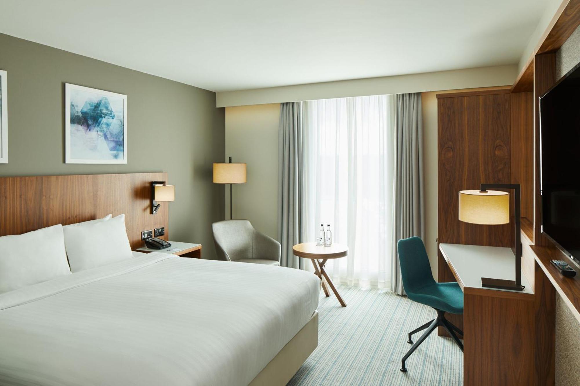 Courtyard By Marriott London Gatwick Airport Hotel Crawley  Bagian luar foto