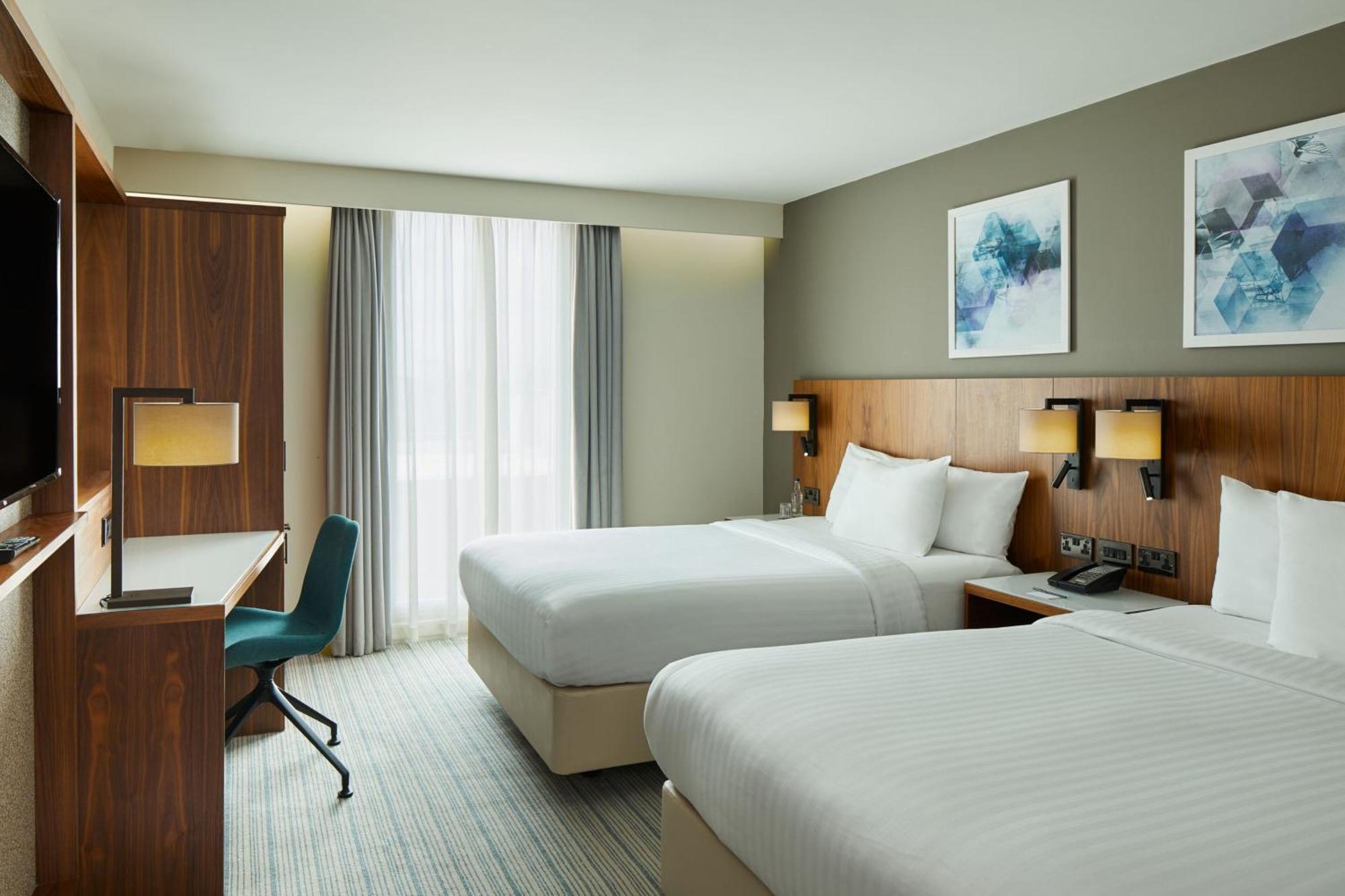 Courtyard By Marriott London Gatwick Airport Hotel Crawley  Bagian luar foto
