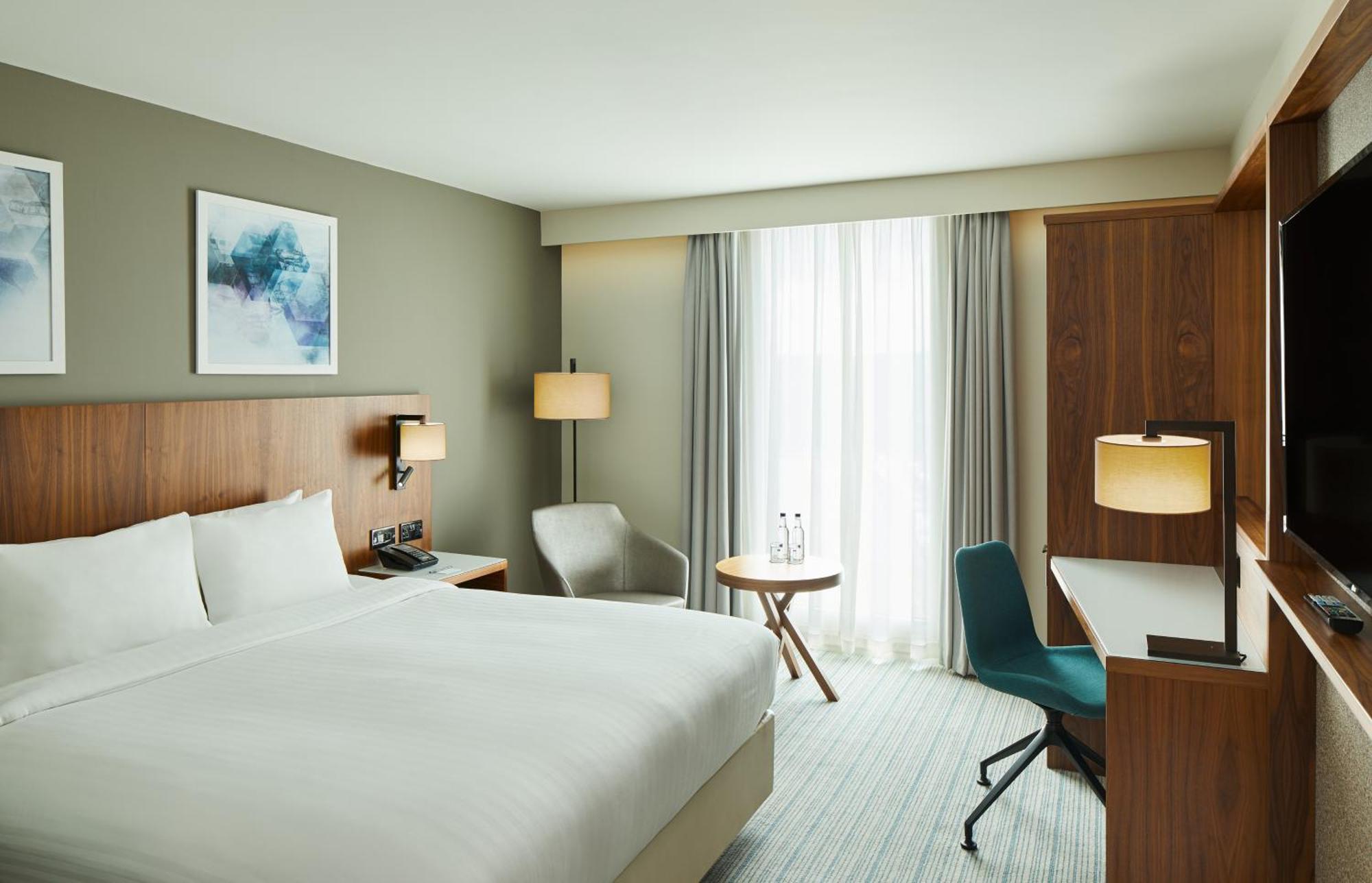Courtyard By Marriott London Gatwick Airport Hotel Crawley  Bagian luar foto