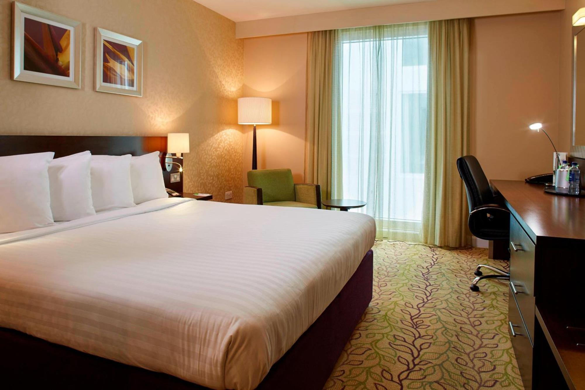 Courtyard By Marriott London Gatwick Airport Hotel Crawley  Bagian luar foto