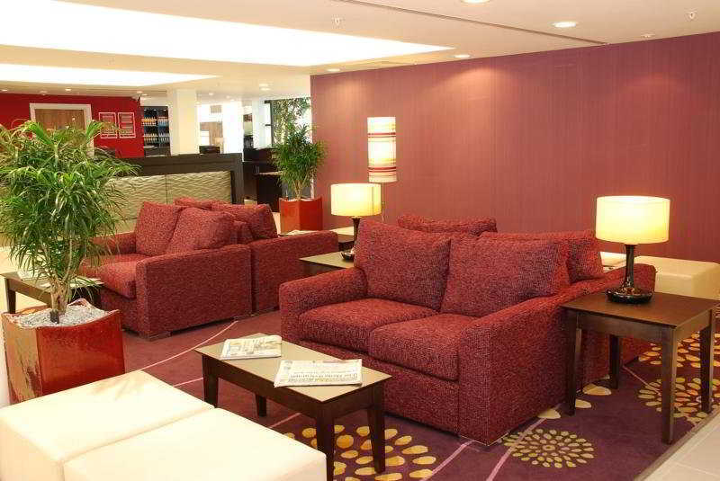 Courtyard By Marriott London Gatwick Airport Hotel Crawley  Bagian luar foto