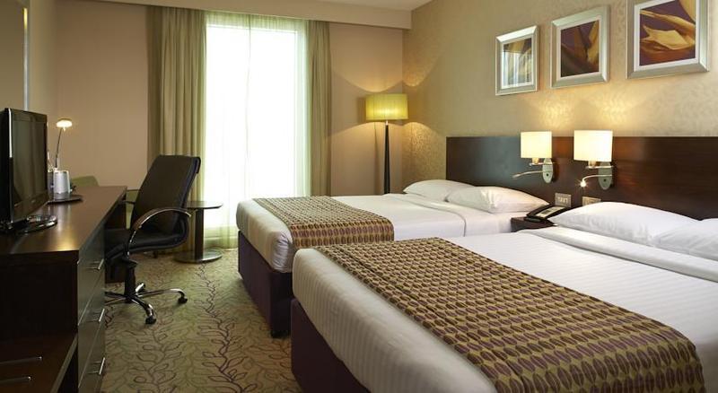 Courtyard By Marriott London Gatwick Airport Hotel Crawley  Bagian luar foto